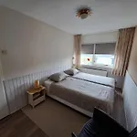 Agterdekoog Guest house *