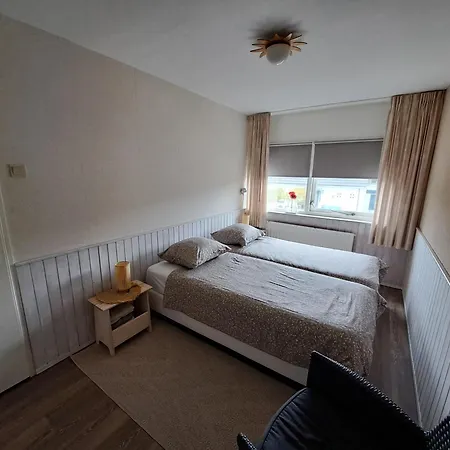 Agterdekoog בית הארחה *